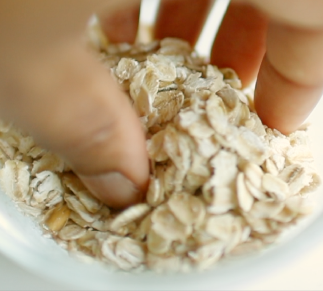 The Best Oatmeal Lotion Recipe to Calm Dry, Itchy Skin